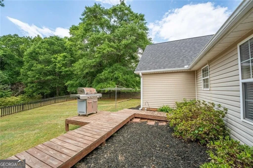 329 Tallassee LN Statham, GA 30666