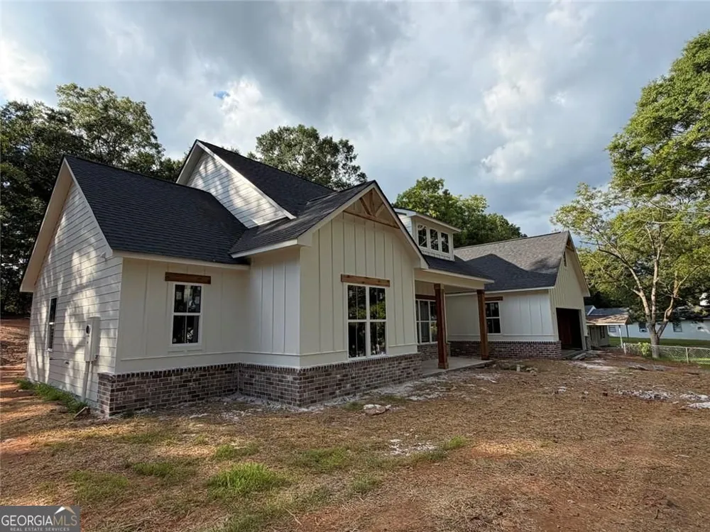 207 Walton ST Loganville, GA 30052