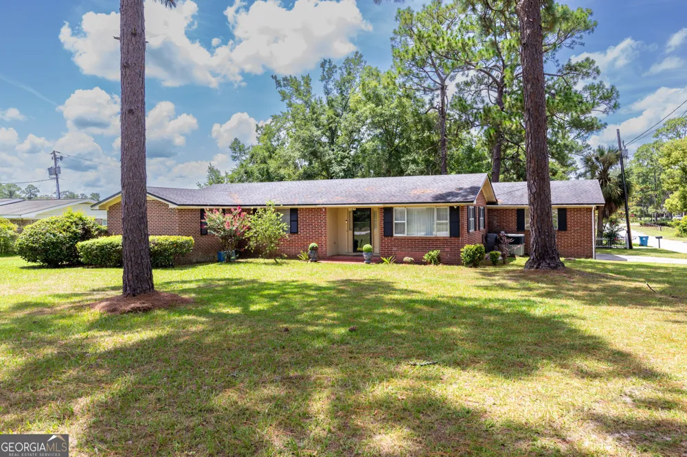 107 Community DR Waycross, GA 31501