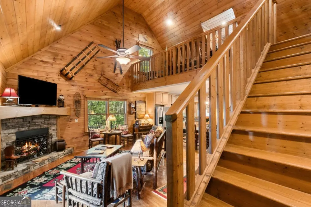 175 Leisure DR Ellijay, GA 30536