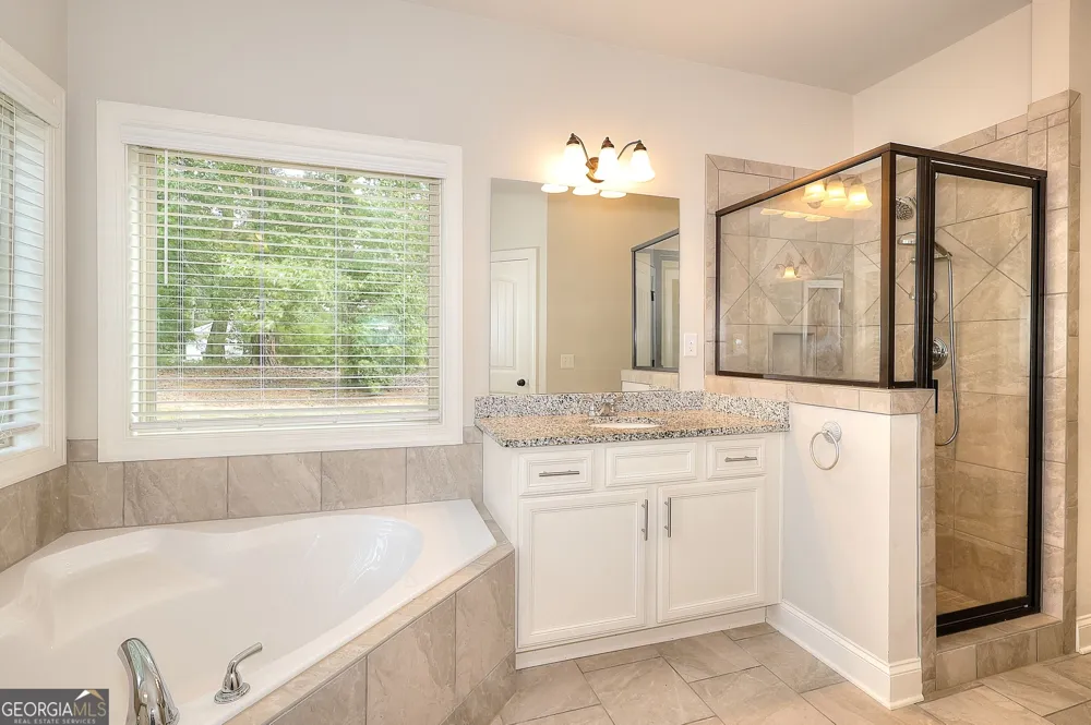 1414 Maple Cove LN Loganville, GA 30052