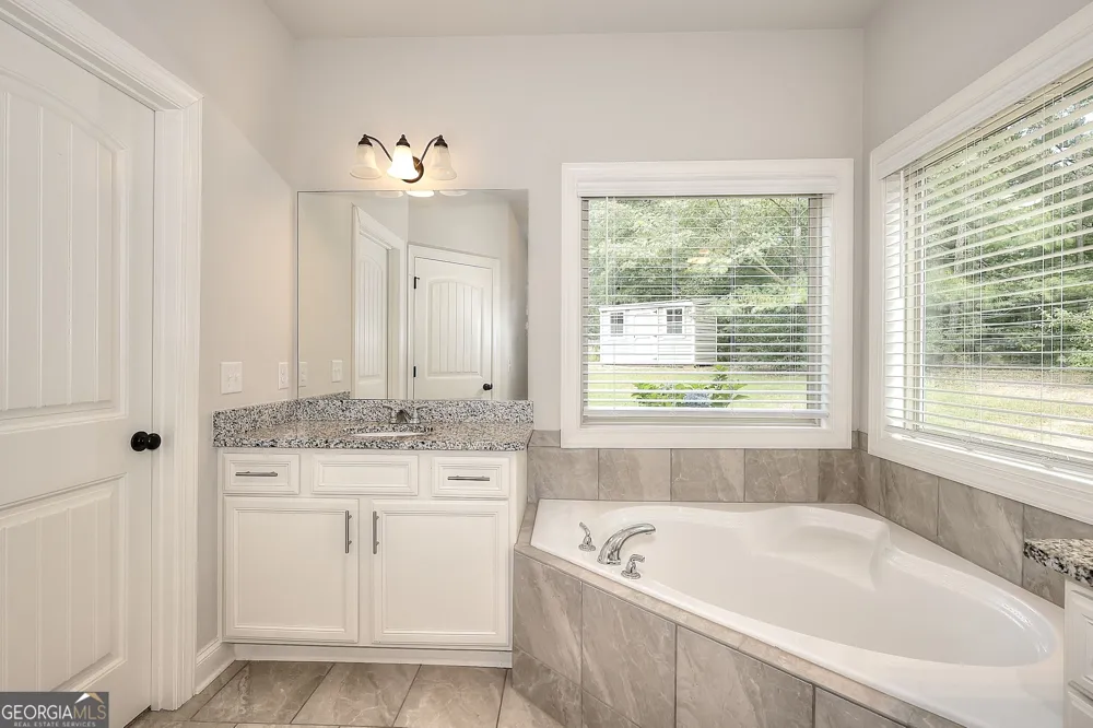 1414 Maple Cove LN Loganville, GA 30052