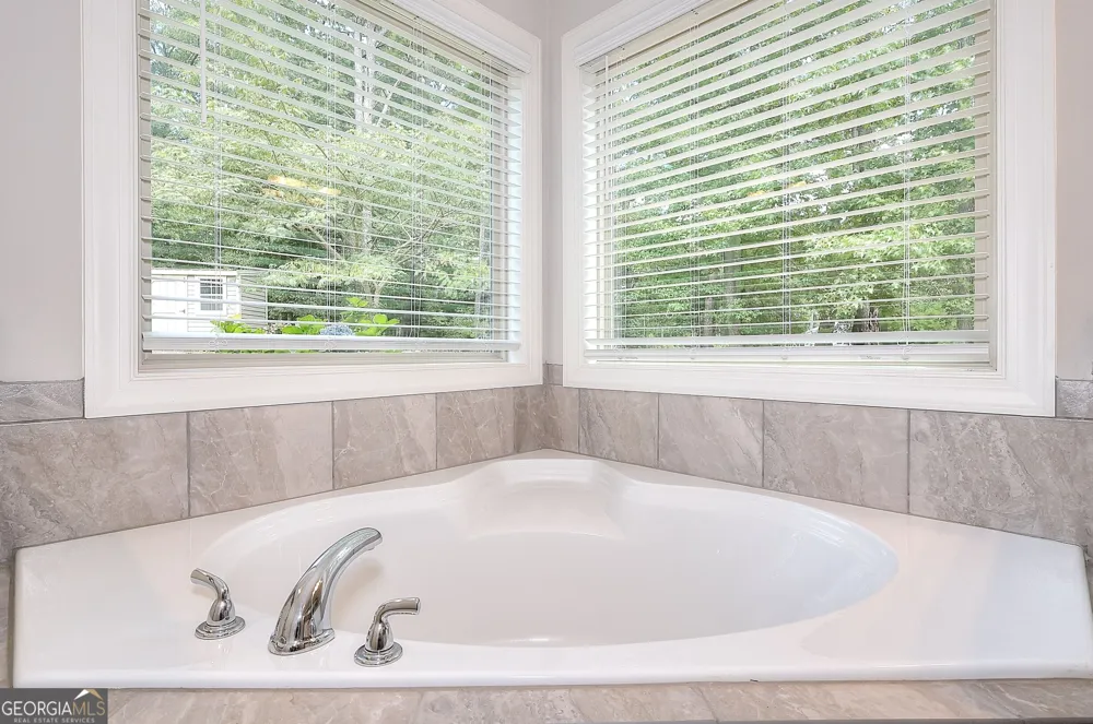 1414 Maple Cove LN Loganville, GA 30052