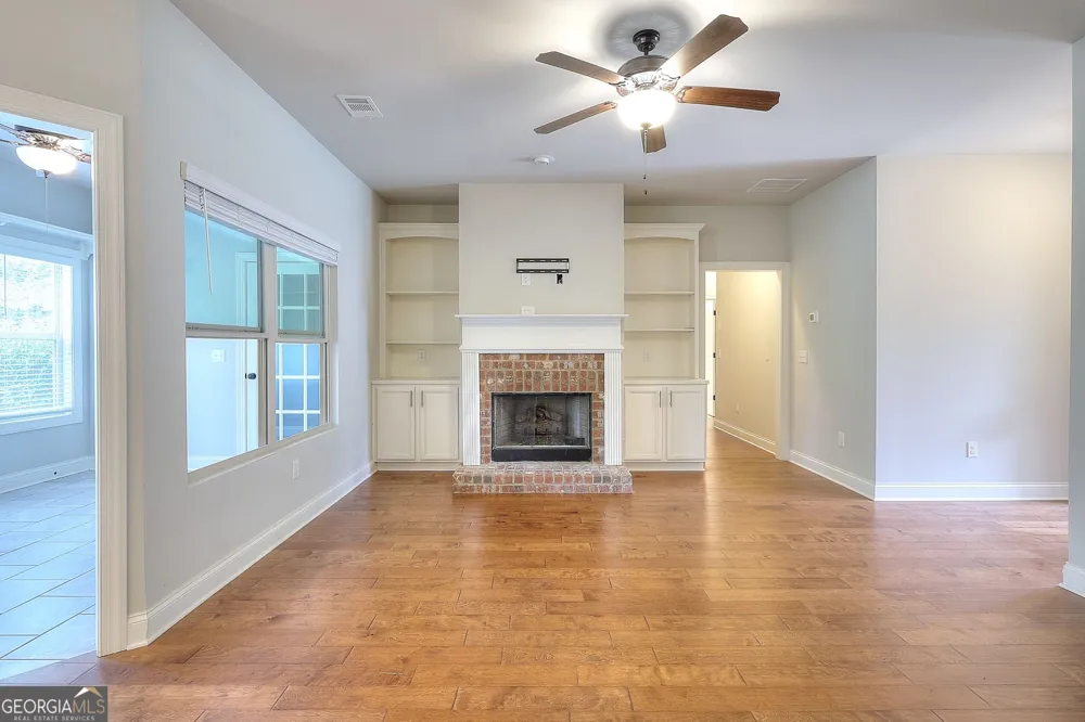 1414 Maple Cove LN Loganville, GA 30052