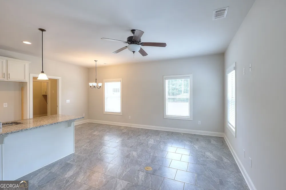 1414 Maple Cove LN Loganville, GA 30052