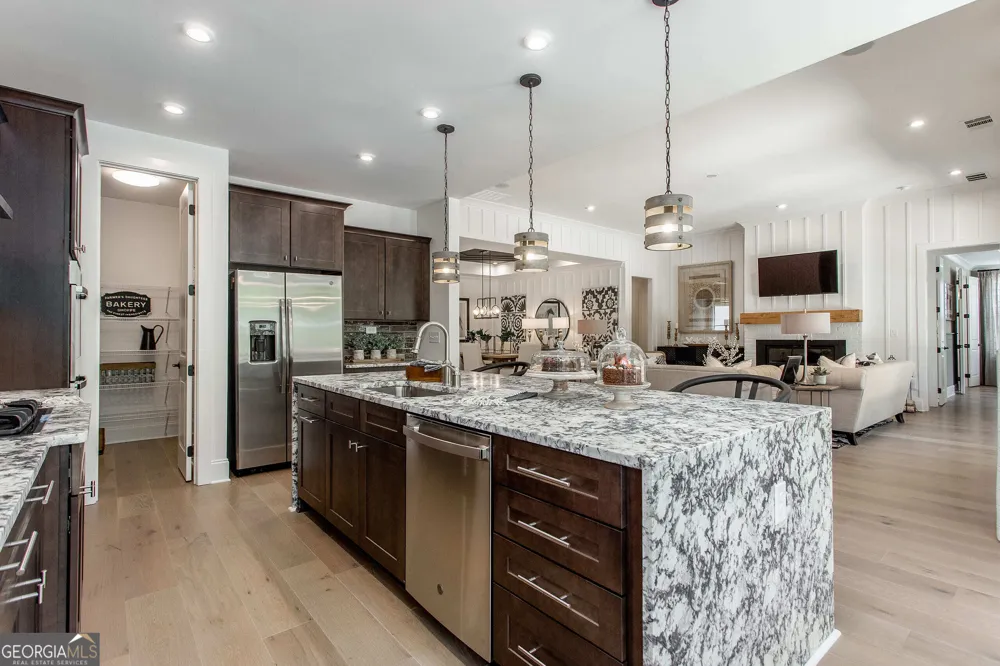611 Salton WAY Hoschton, GA 30548