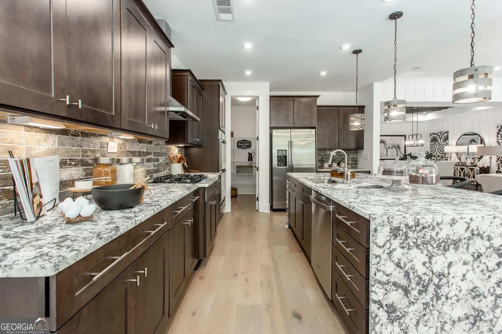 611 Salton WAY Hoschton, GA 30548