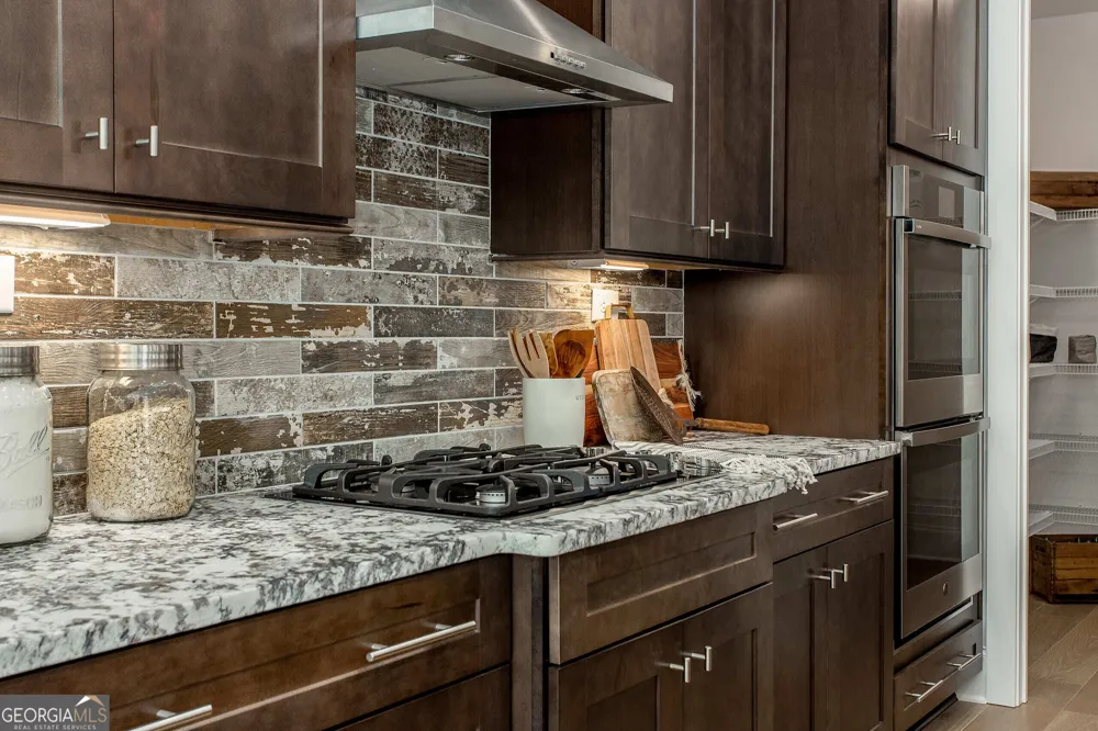 611 Salton WAY Hoschton, GA 30548