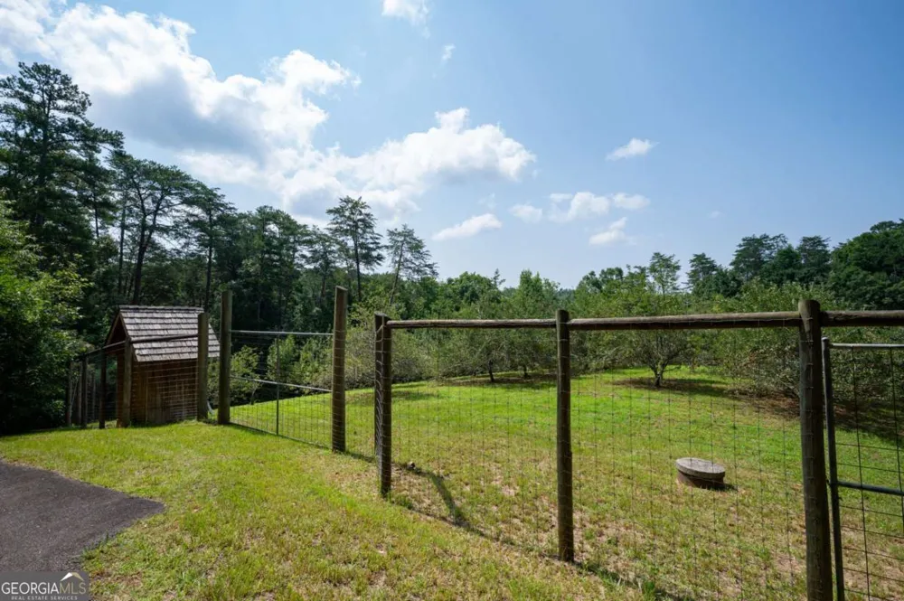 464 Poole RD Ball Ground, GA 30107