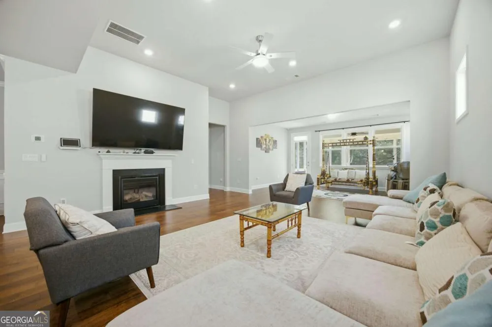 2487 Oak Barrel DR Snellville, GA 30078