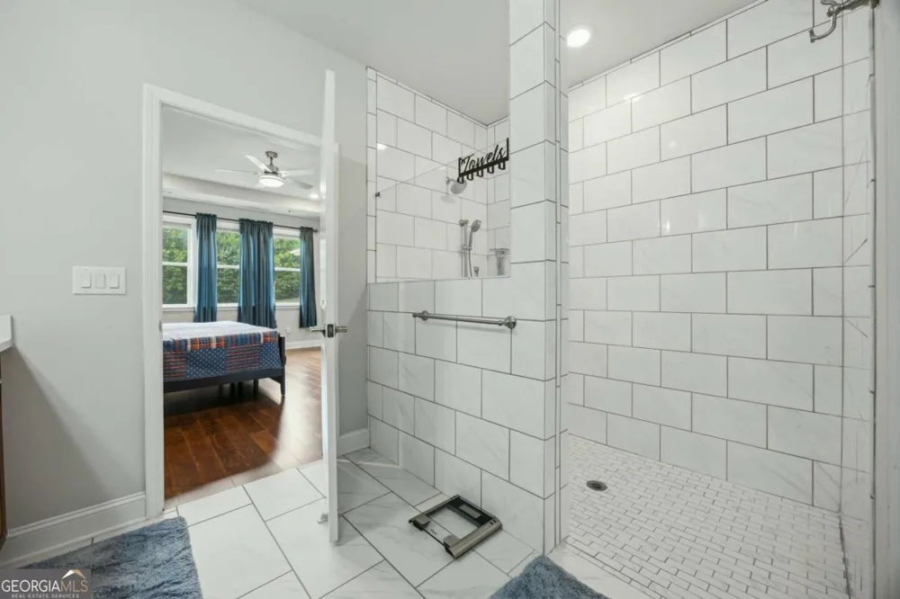 2487 Oak Barrel DR Snellville, GA 30078