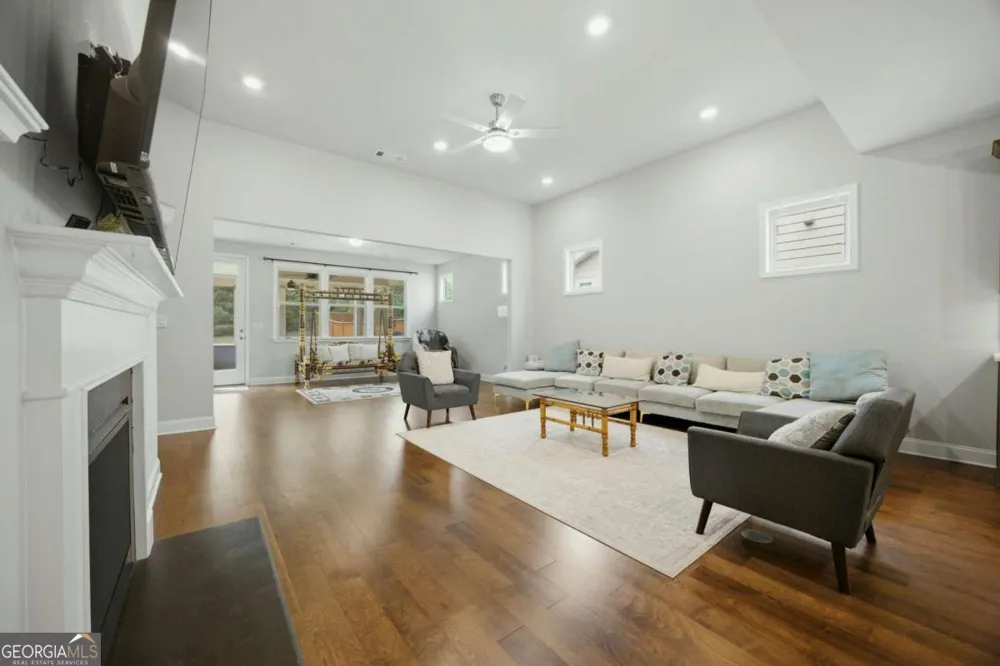 2487 Oak Barrel DR Snellville, GA 30078