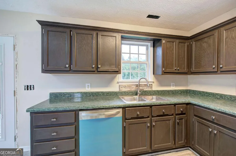 258 Hunters XING SE Calhoun, GA 30701