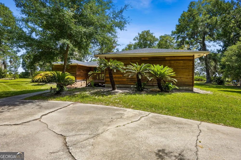 1924 Cedar CT Waverly, GA 31565