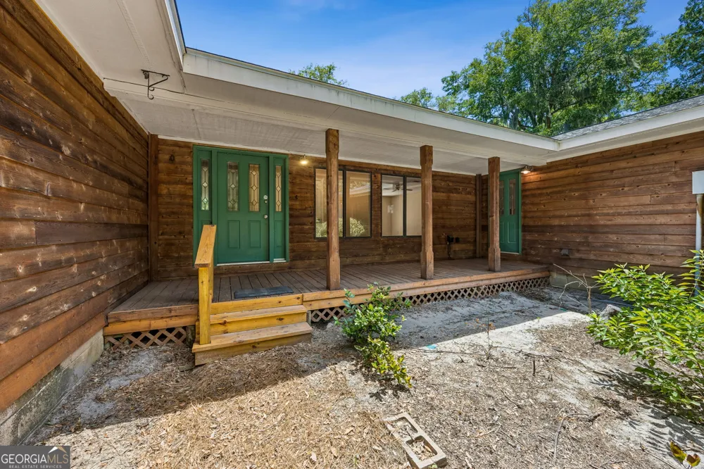 1924 Cedar CT Waverly, GA 31565