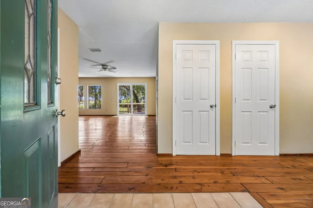 1924 Cedar CT Waverly, GA 31565