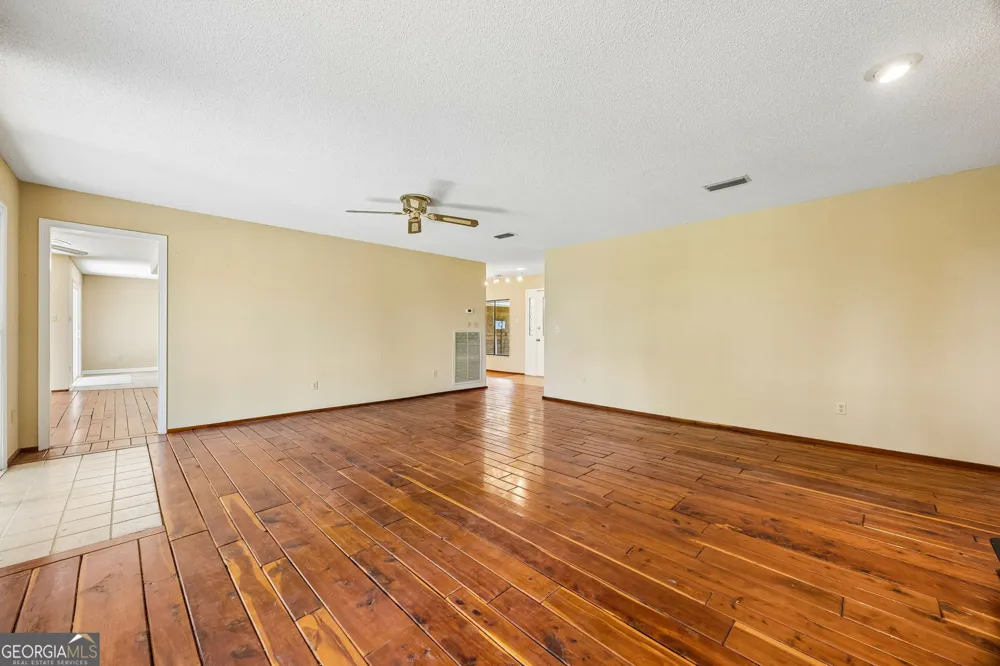 1924 Cedar CT Waverly, GA 31565