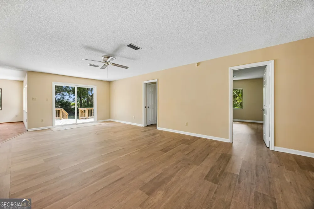 1924 Cedar CT Waverly, GA 31565