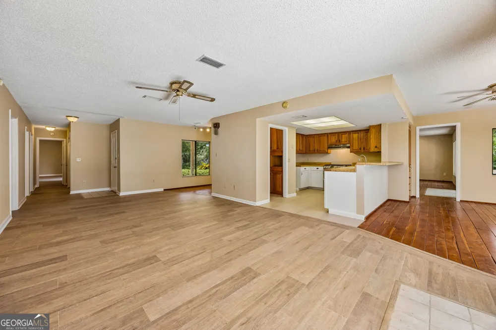 1924 Cedar CT Waverly, GA 31565
