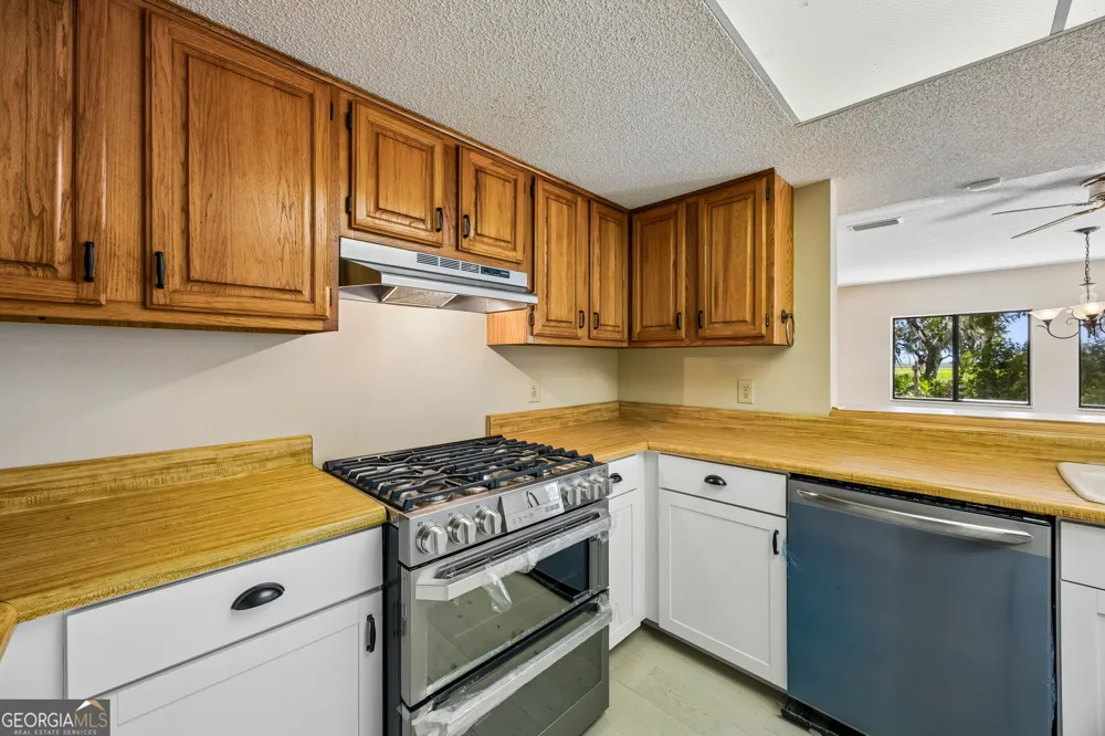 1924 Cedar CT Waverly, GA 31565