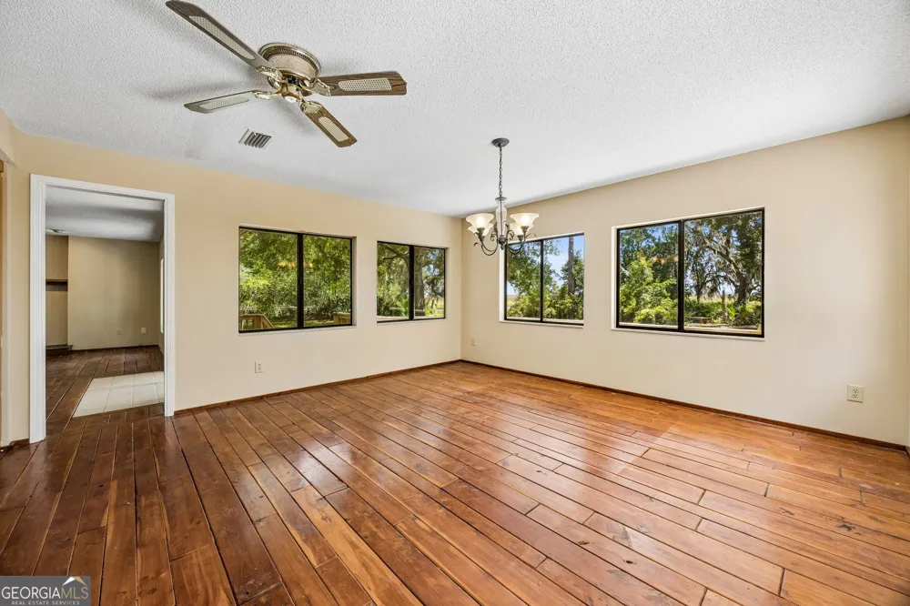 1924 Cedar CT Waverly, GA 31565