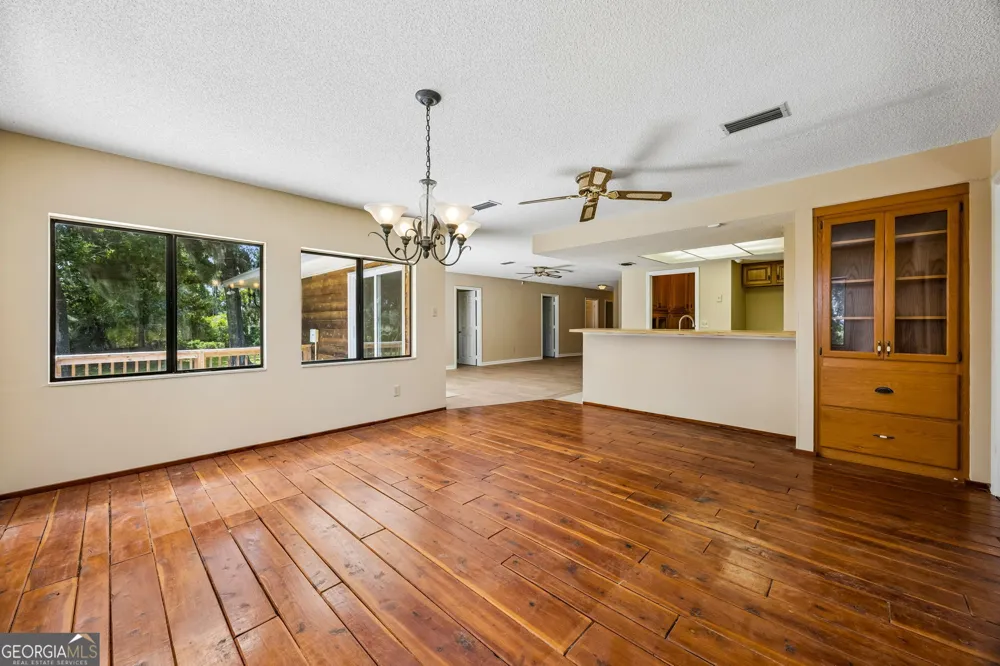 1924 Cedar CT Waverly, GA 31565