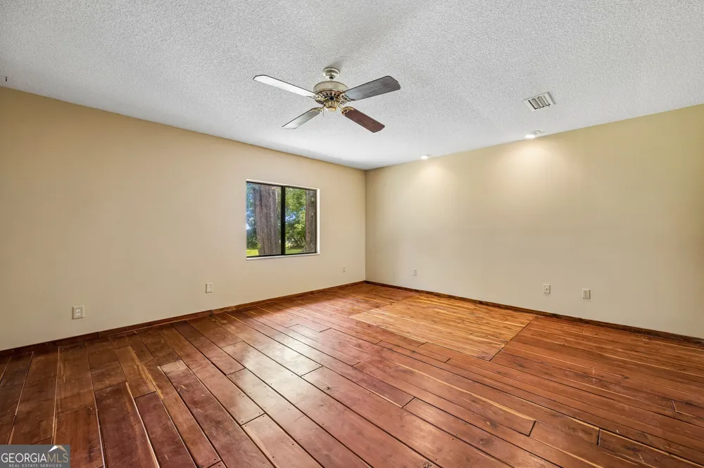 1924 Cedar CT Waverly, GA 31565
