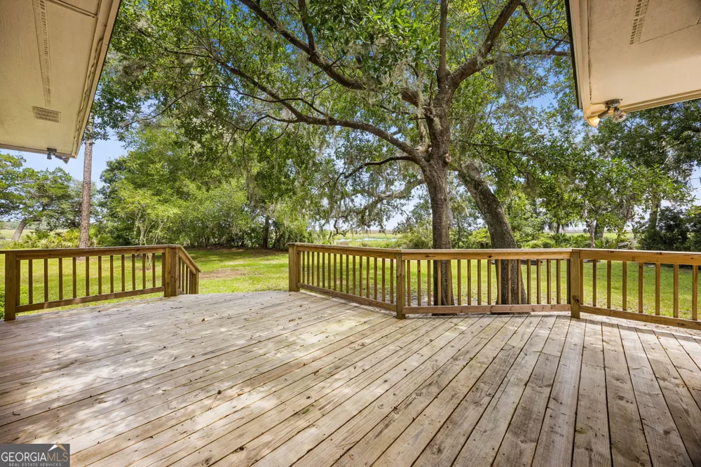 1924 Cedar CT Waverly, GA 31565