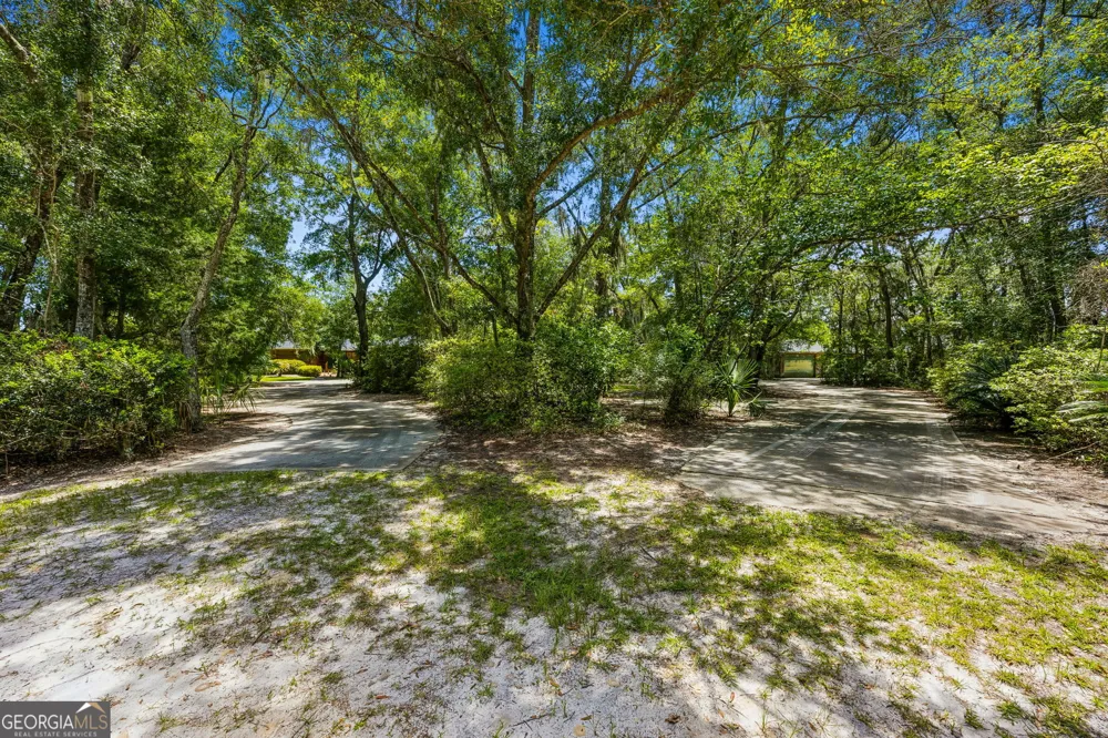1924 Cedar CT Waverly, GA 31565