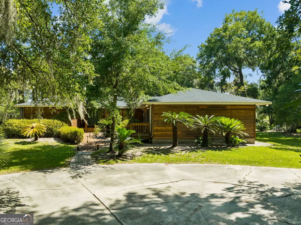 1924 Cedar CT Waverly, GA 31565