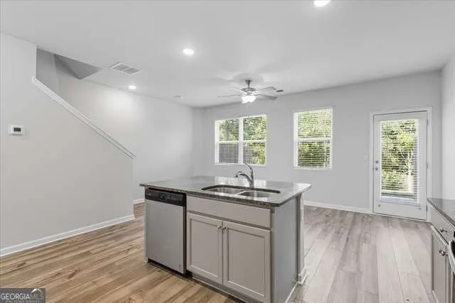 2832 Saratoga Lake VW Decatur, GA 30034