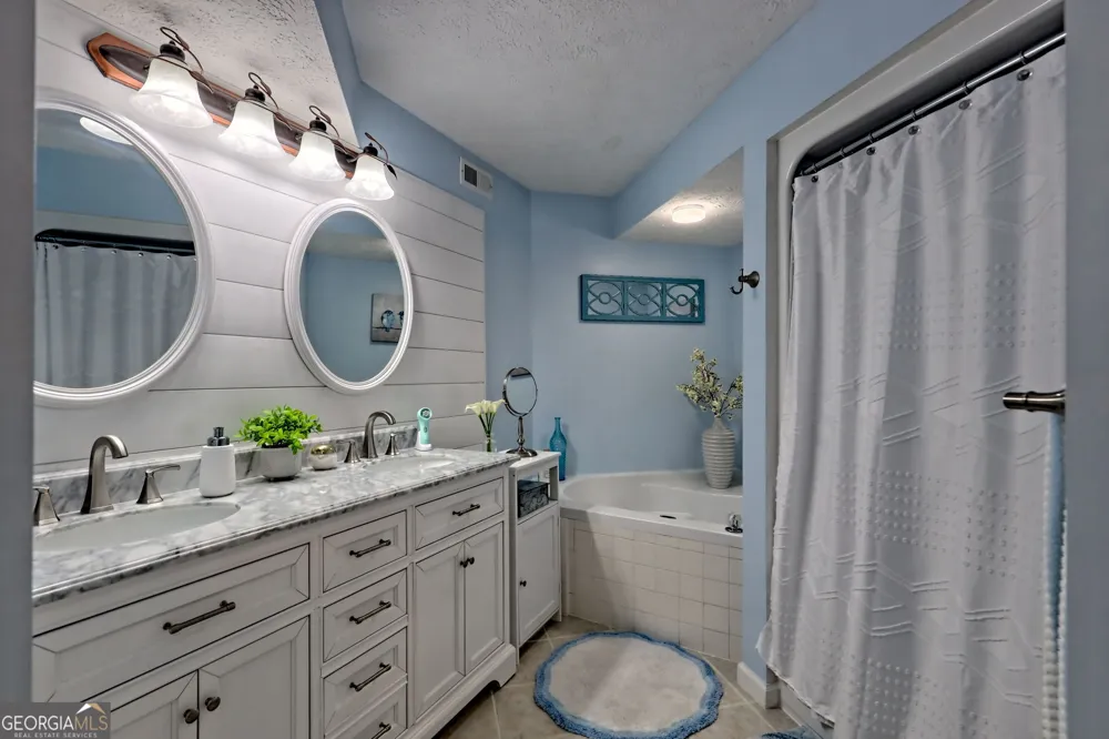 300 Ginger Creek LN Clayton, GA 30525