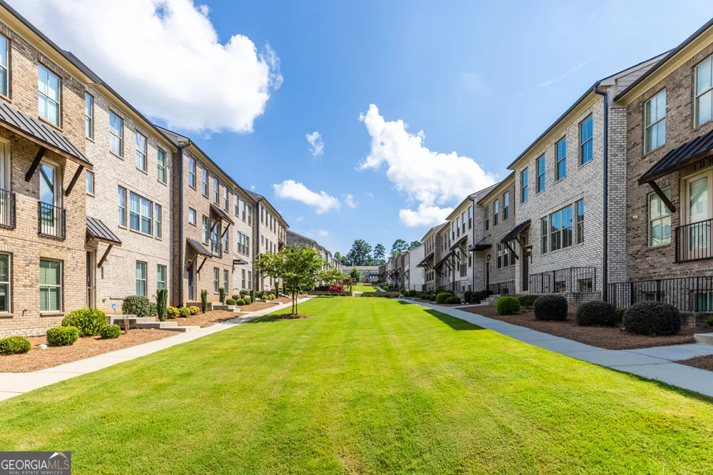 4361 White spruce ally Doraville, GA 30360