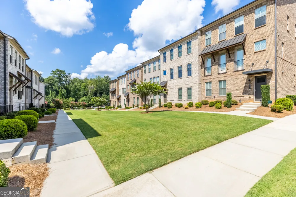 4361 White spruce ally Doraville, GA 30360