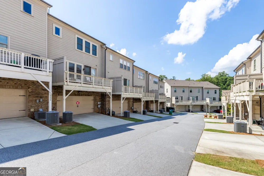 4361 White spruce ally Doraville, GA 30360