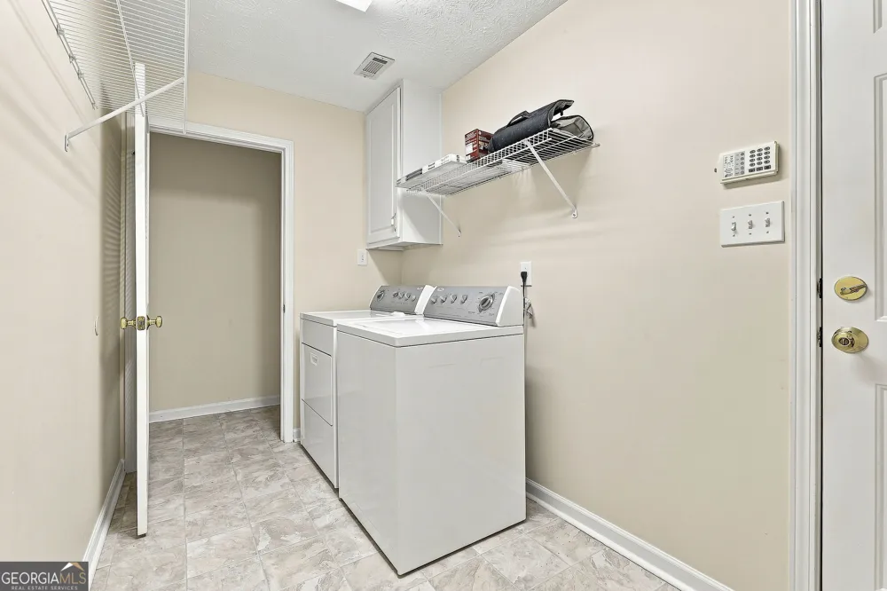 280 Autumn Glen CIR Fayetteville, GA 30215