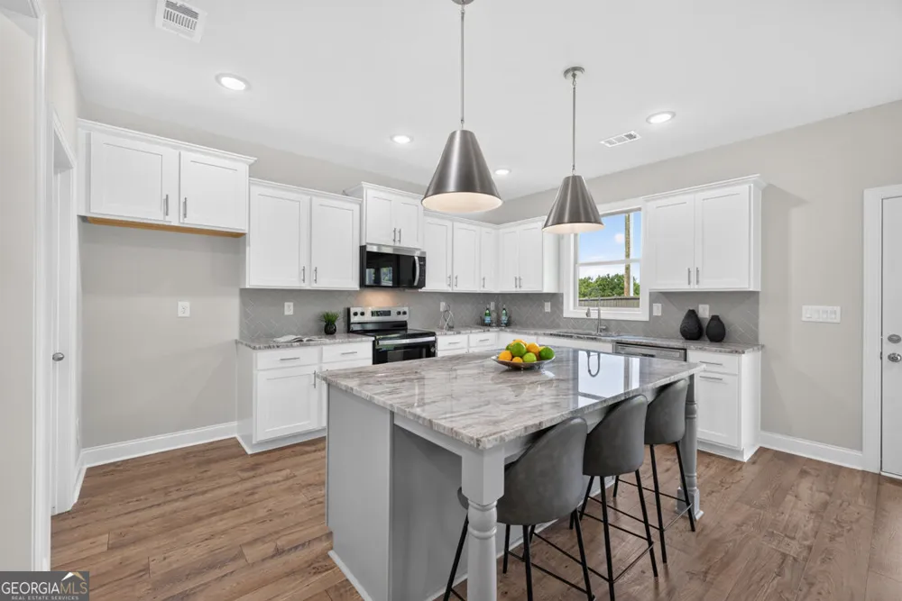 922 Homepark CIR Buford, GA 30518