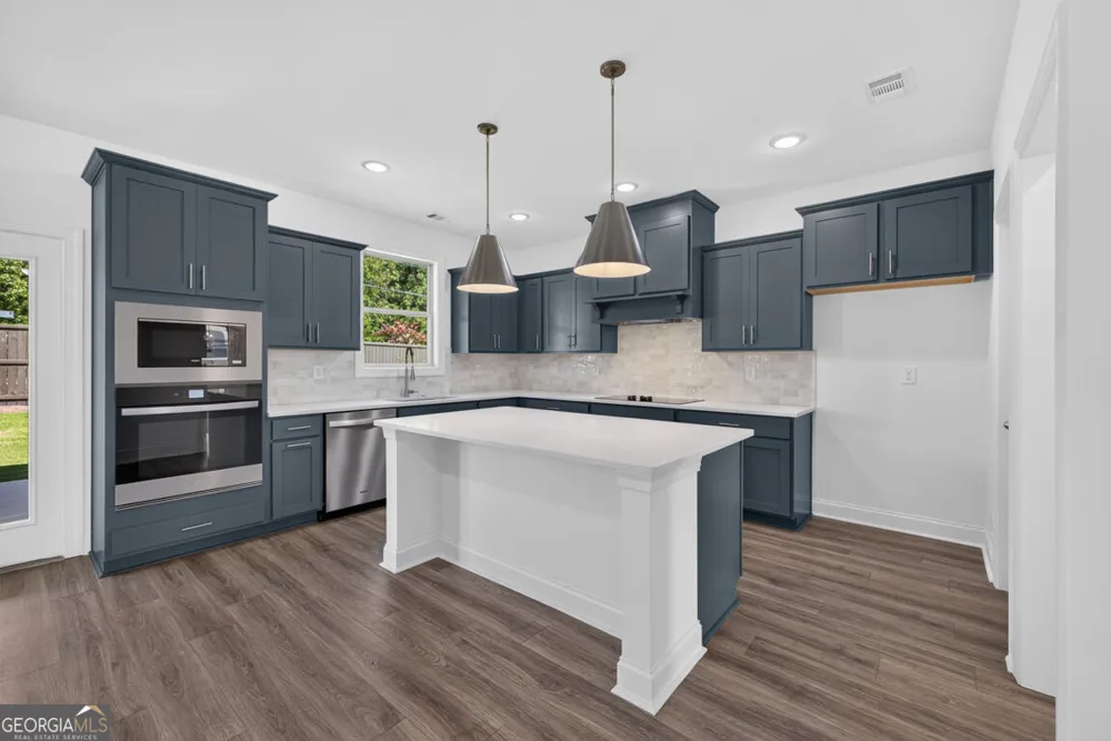 982 Homepark CIR Buford, GA 30518