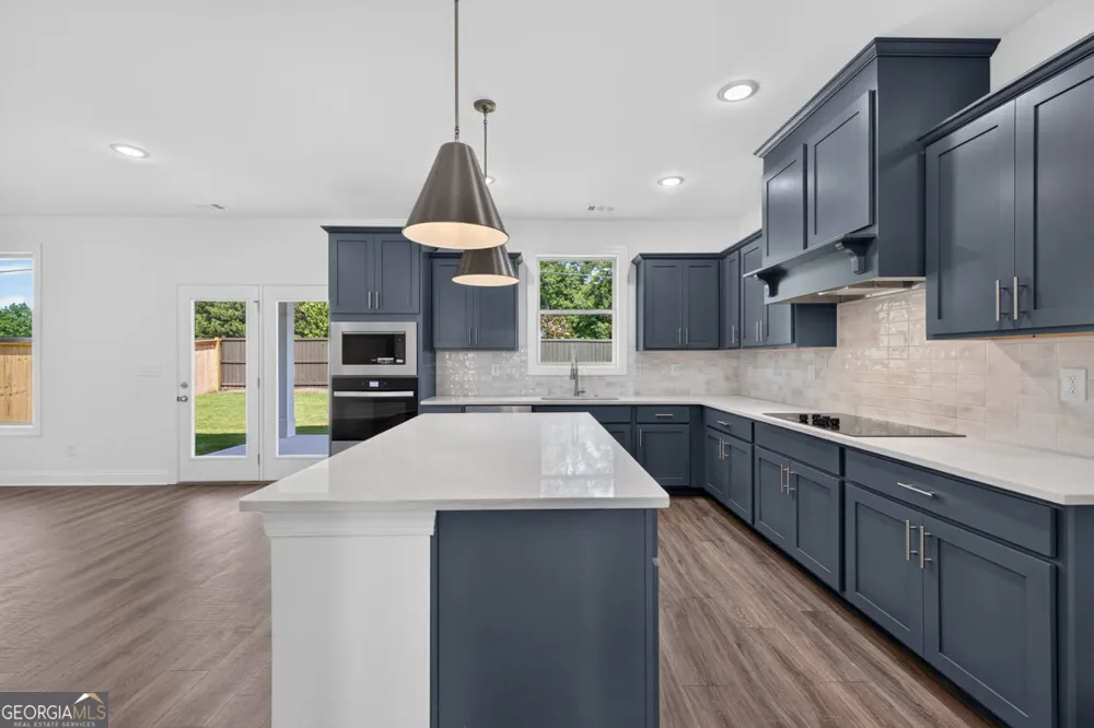982 Homepark CIR Buford, GA 30518
