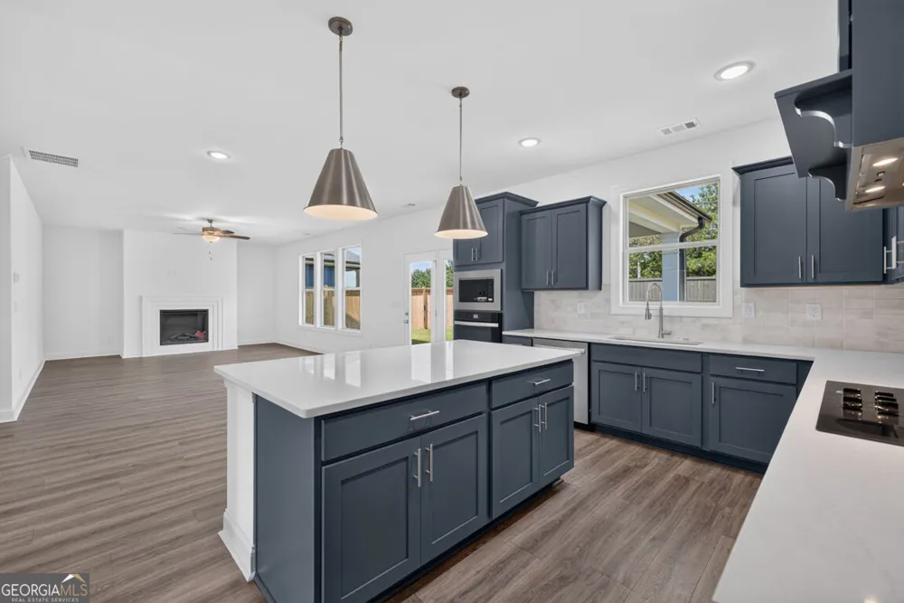 982 Homepark CIR Buford, GA 30518