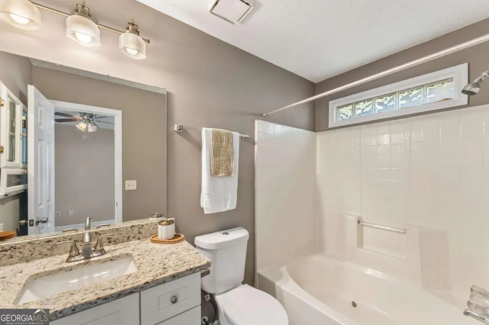 1047 Kennesborough RD NW Kennesaw, GA 30144