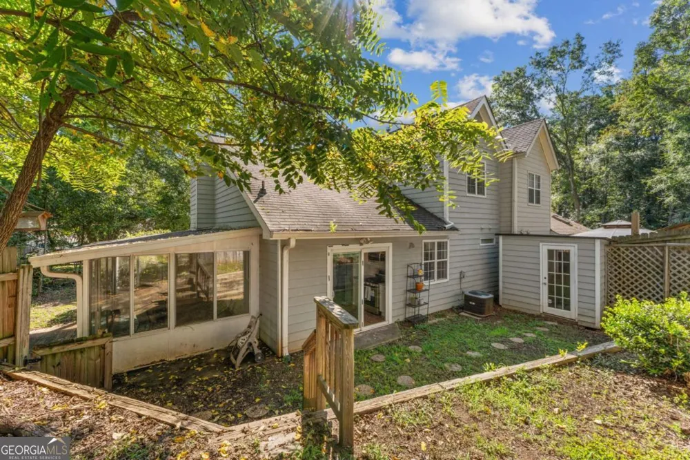 1047 Kennesborough RD NW Kennesaw, GA 30144