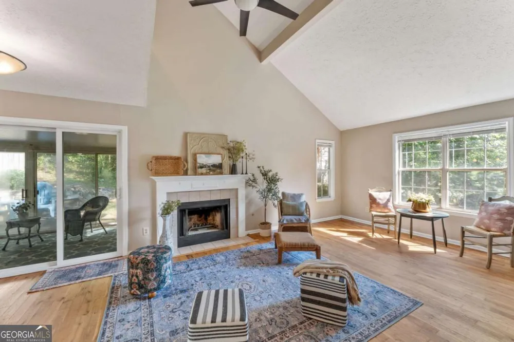 1047 Kennesborough RD NW Kennesaw, GA 30144
