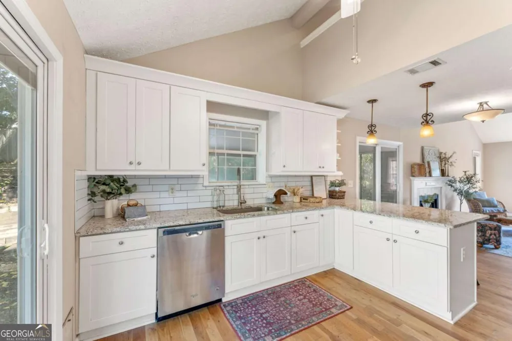 1047 Kennesborough RD NW Kennesaw, GA 30144