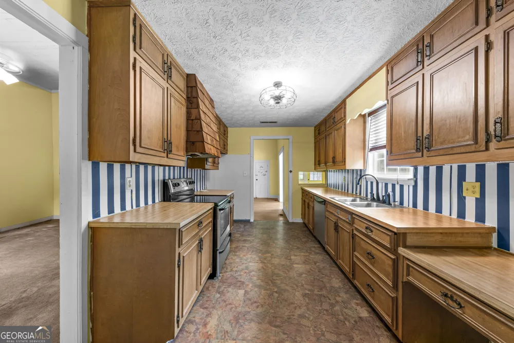 1047 Dixie RD Covington, GA 30014