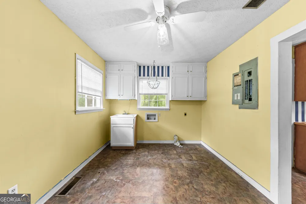 1047 Dixie RD Covington, GA 30014