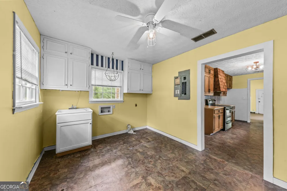 1047 Dixie RD Covington, GA 30014