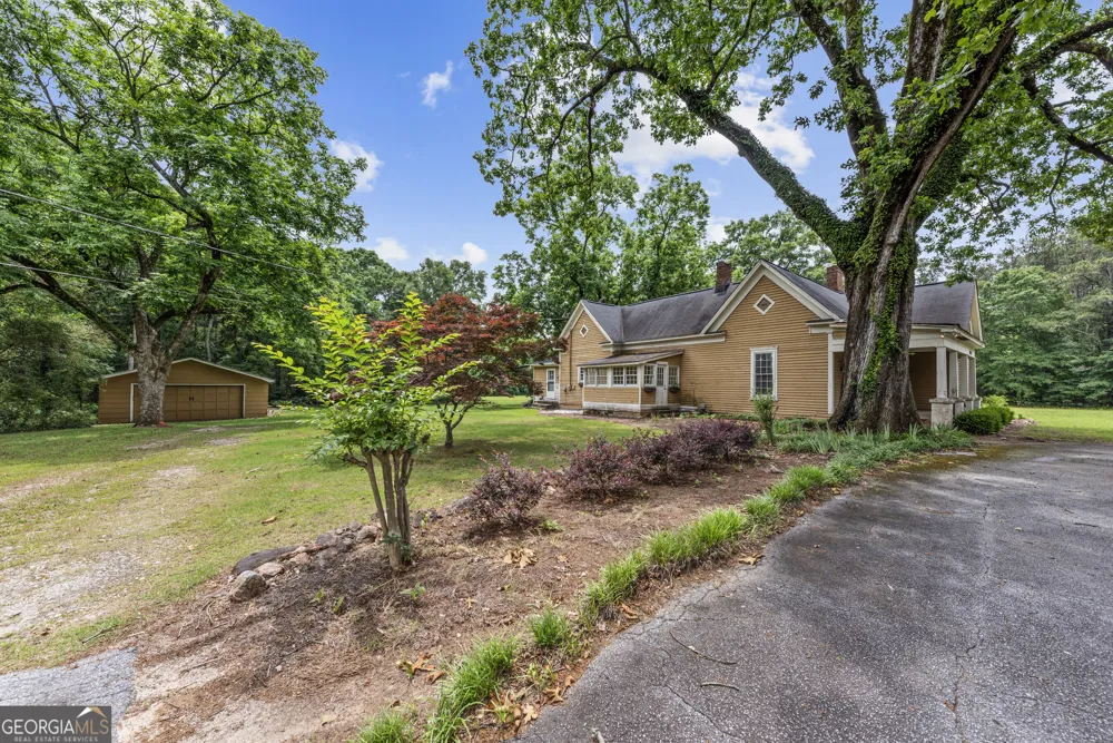1047 Dixie RD Covington, GA 30014
