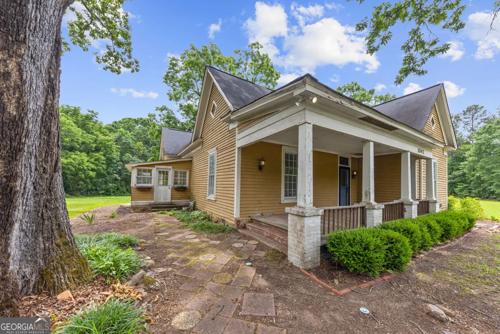 1047 Dixie RD Covington, GA 30014