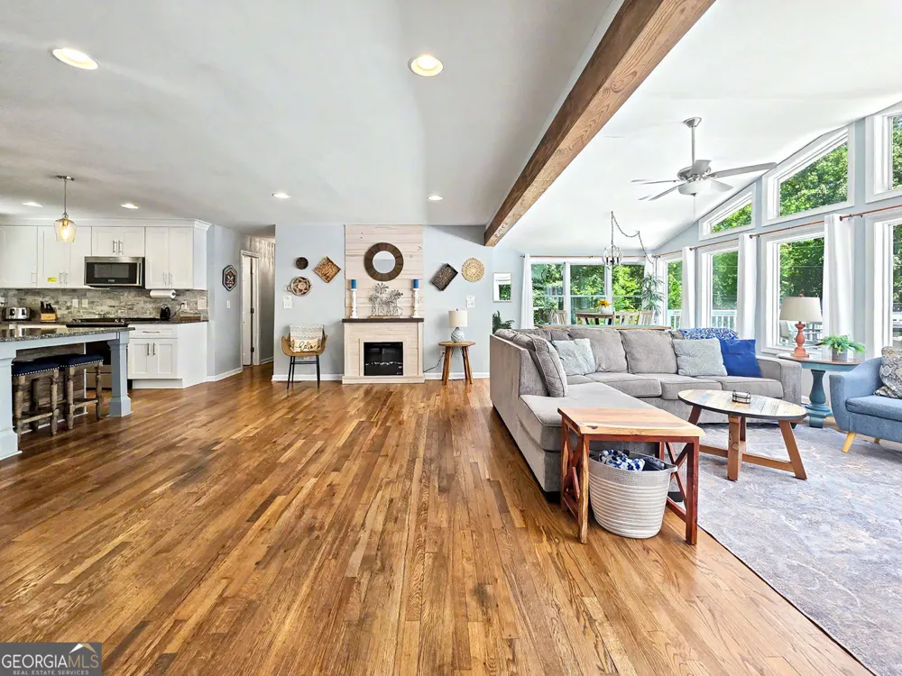 935 Pine CIR Woodstock, GA 30189